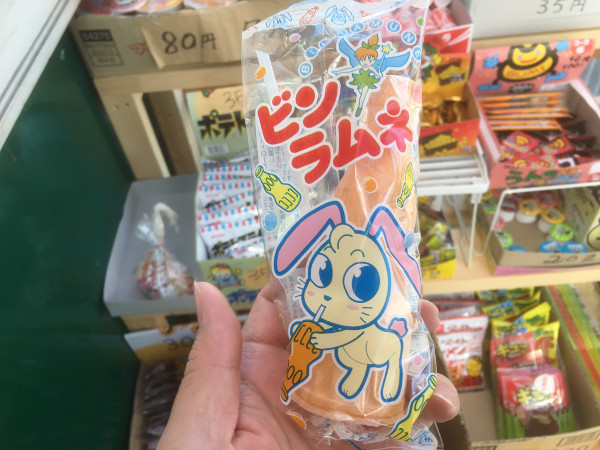 駄菓子】子供に大人気のビンラムネを過ぎ去りし日々を思い出しながらスーハーしてみた - 隊長がいろいろとやってみた